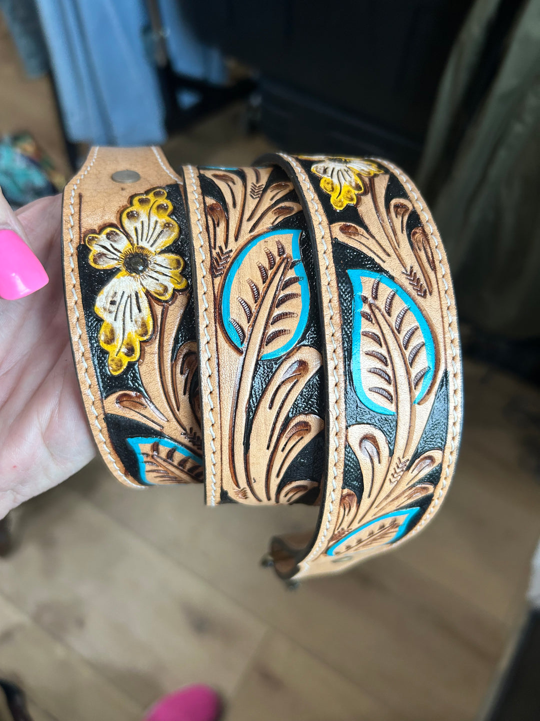 Tooled Leaf Flower Pattern Purse Strap