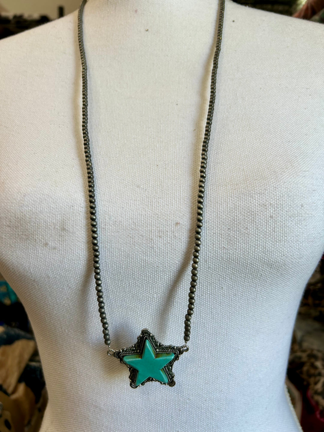 Single Strand Star Layering Necklace