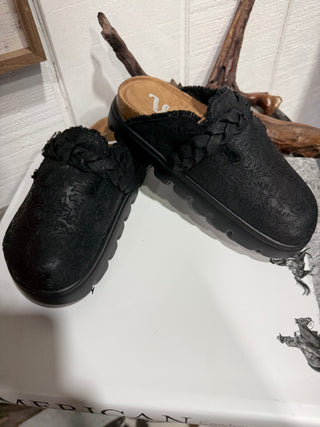 Cali Black Very G Midnight Tooled Western Clogs