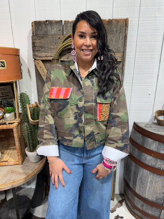 Embroidered Tiger Camo Shacket – Vintage Army Jacket with Bold Patches