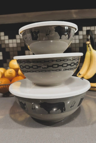 2 fly Super Fly Western Bowl Set with Lids – Cowboy Chain & Cattle Print Nesting Kitchen Bowls-Angus