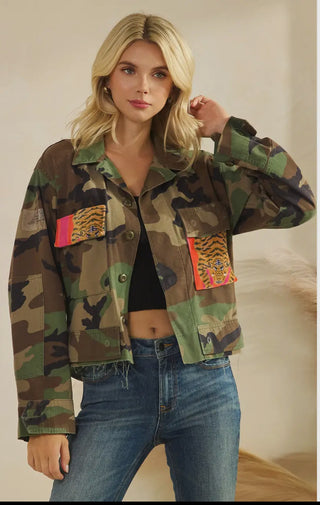 Embroidered Tiger Camo Shacket – Vintage Army Jacket with Bold Patches