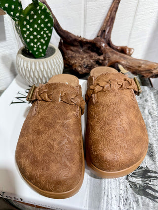 Cali Cognac Very G Midnight Tooled Western Clogs