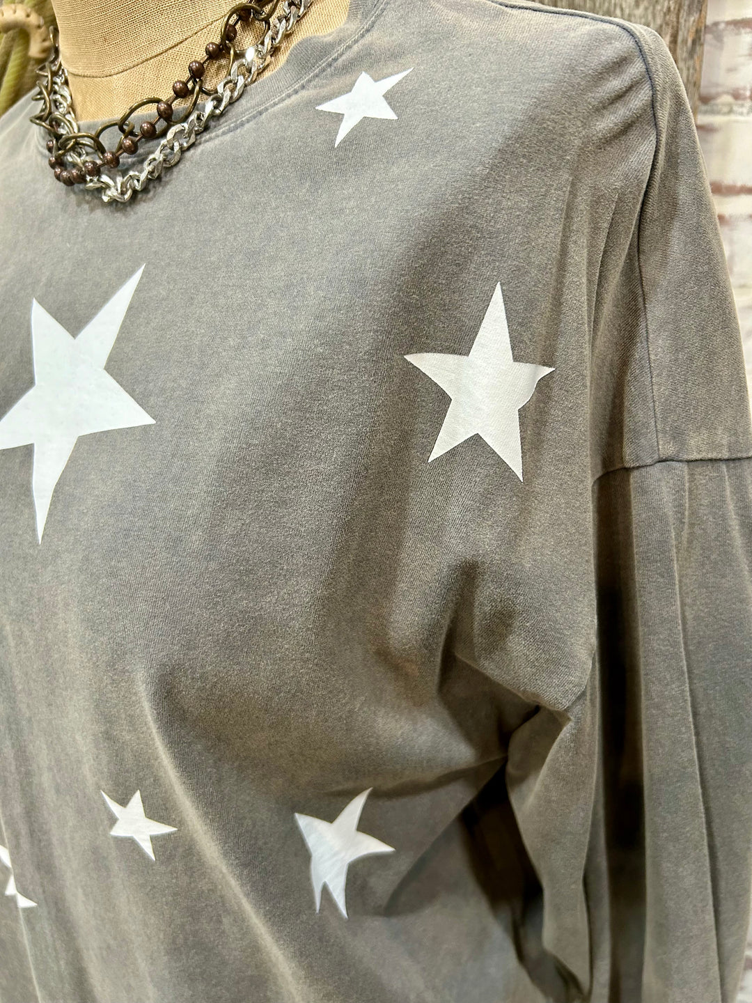 EASEL STAR PRINTED MINERAL WASHED FRENCH TERRY TOP