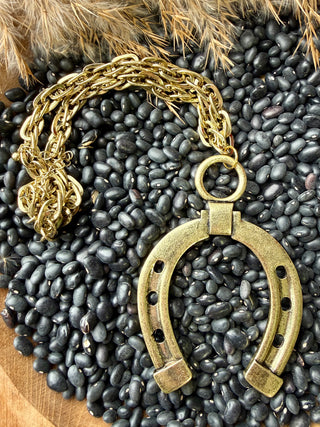 Gold Horseshoe Statement Necklace – Chunky Western Chain Pendant