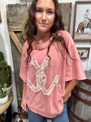 Dusty Rose Horseshoe Patch Top | Western Vintage Graphic Oversized Pullover - Barbwire n Bougie Boutique