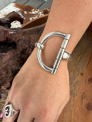 Western Snaffle Bit Stretch Bracelet – Gold or Silver Horse Bit Cuff - Barbwire n Bougie Boutique