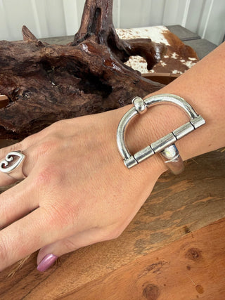 Western Snaffle Bit Stretch Bracelet – Gold or Silver Horse Bit Cuff - Barbwire n Bougie Boutique
