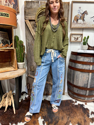 Wild at Heart Embroidered Frayed Western Barrel Jeans - Barbwire n Bougie Boutique